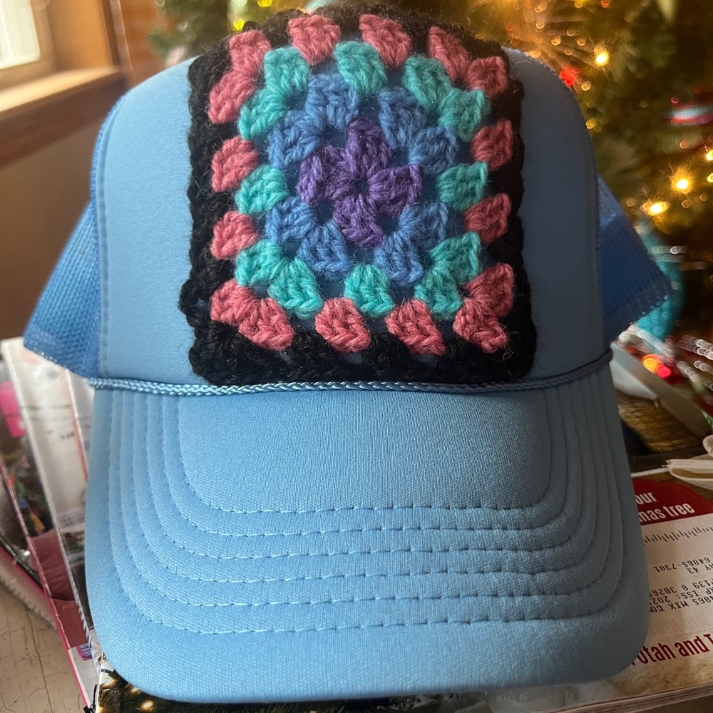 Granny square truckers hat with adjustable back NWOT